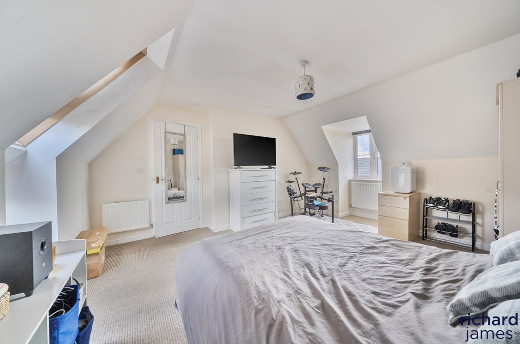 Additional image 8 of 5 bed detached house for saleCloatley Crescent, Royal Wootton Bassett, Royal Wootton Bassett SN4