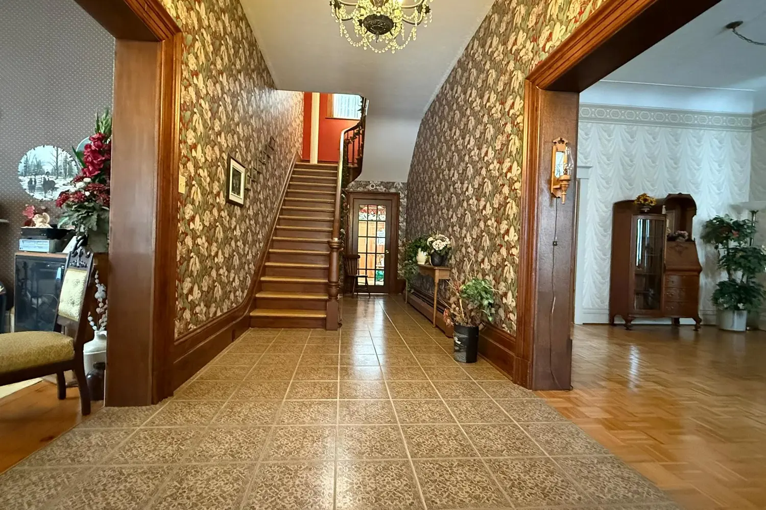 538 Queen Street photo 2