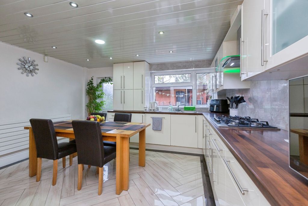 Additional image 3 of 5 bed semi-detached house for saleChesterfield Road, Leicester, Leicestershire LE5