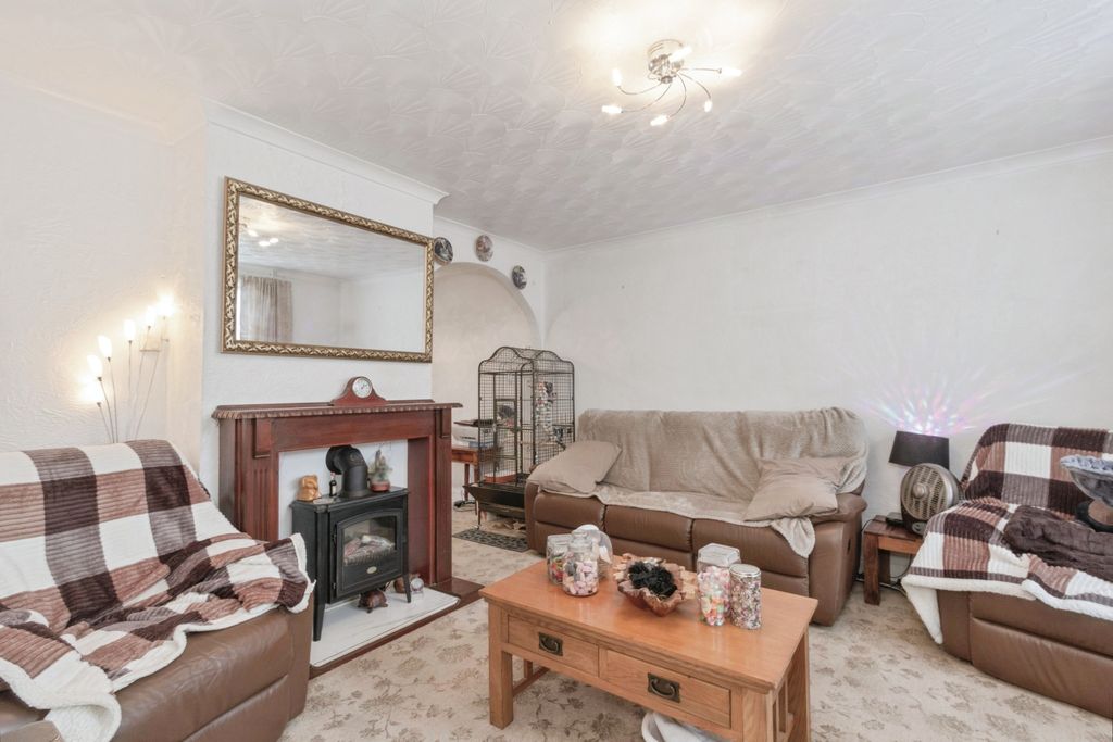 Additional image 4 of 3 bed semi-detached house for saleBeaumont Leys Lane, Leicester LE4