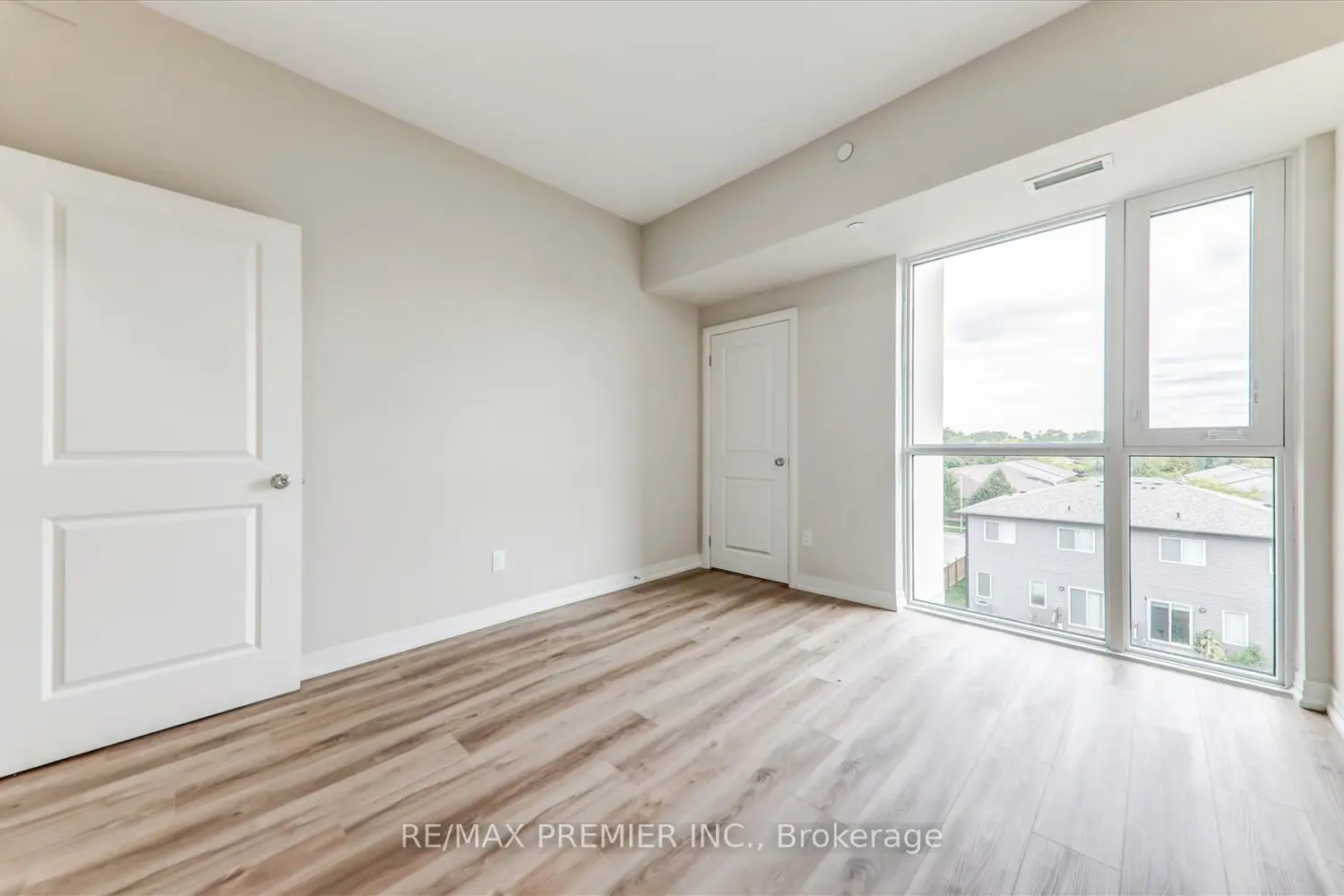 Additional image 15 of 50 Herrick Avenue Lp-17