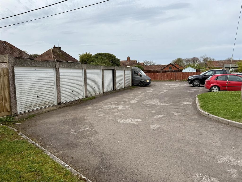 Parking/garage for saleTumlins, All Cannings, Devizes SN10 photo 4