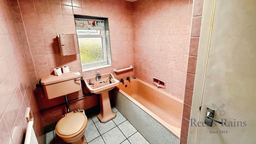 Additional image 8 of 3 bed bungalow for saleMelrose Avenue, Newcastle, Staffordshire ST5
