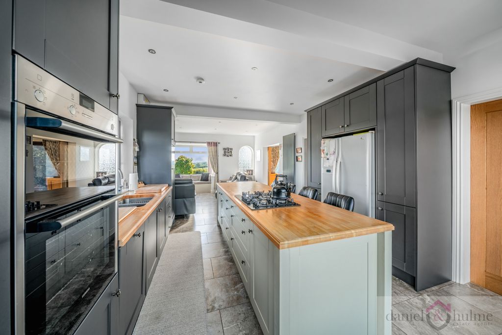 4 bed detached house for saleBarnfields Bungalow Barnfields Lane, Kingsley, Stoke-On-Trent ST10 photo 2