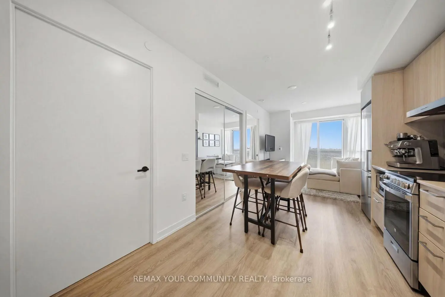 195 Commerce Street 905 photo 3
