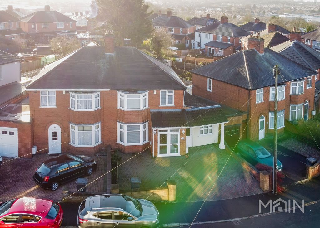 Additional image 2 of 4 bed semi-detached house for saleThe Circle, Leicester, Leicestershire LE5