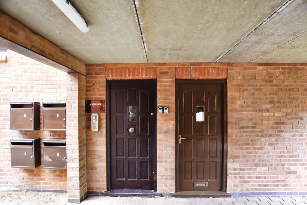 Additional image 14 of 2 bed flat for saleSt. Marys Road, Clarendon Park, Leicester LE2