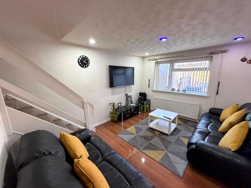 3 bed semi-detached house for saleKipling Grove, Leicester LE4 photo 2
