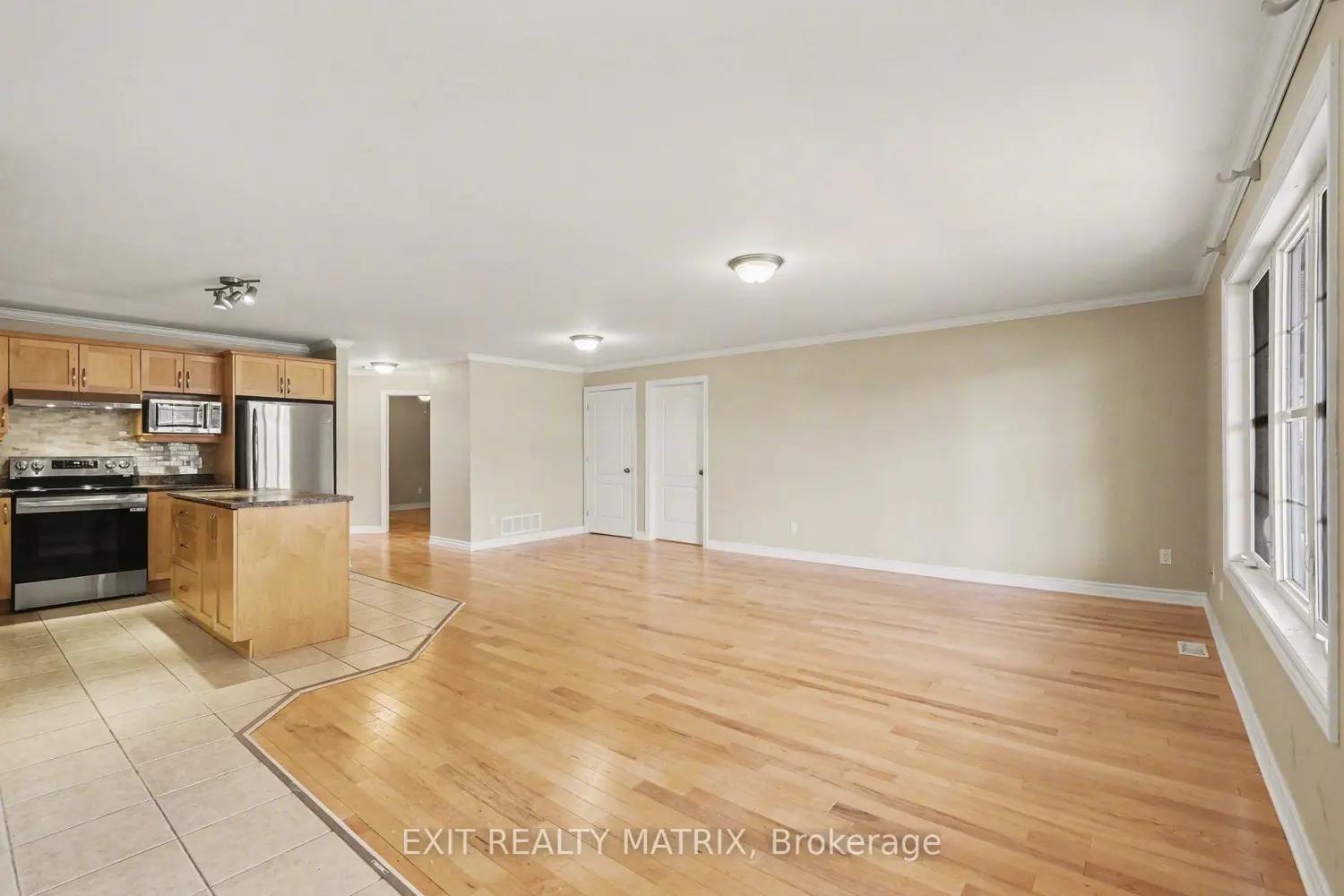 856 Notre-Dame Street 103 photo 4