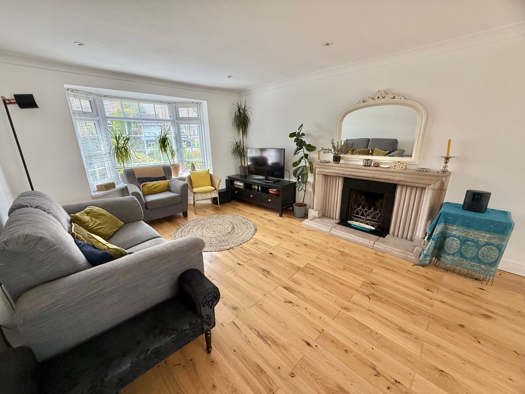 4 bed detached house for saleShepherds Mead, Dilton Marsh BA13 photo 3