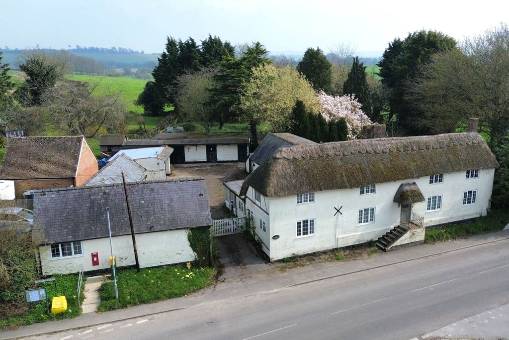 6 bed detached house for saleHigh Street, Burbage, Marlborough SN8