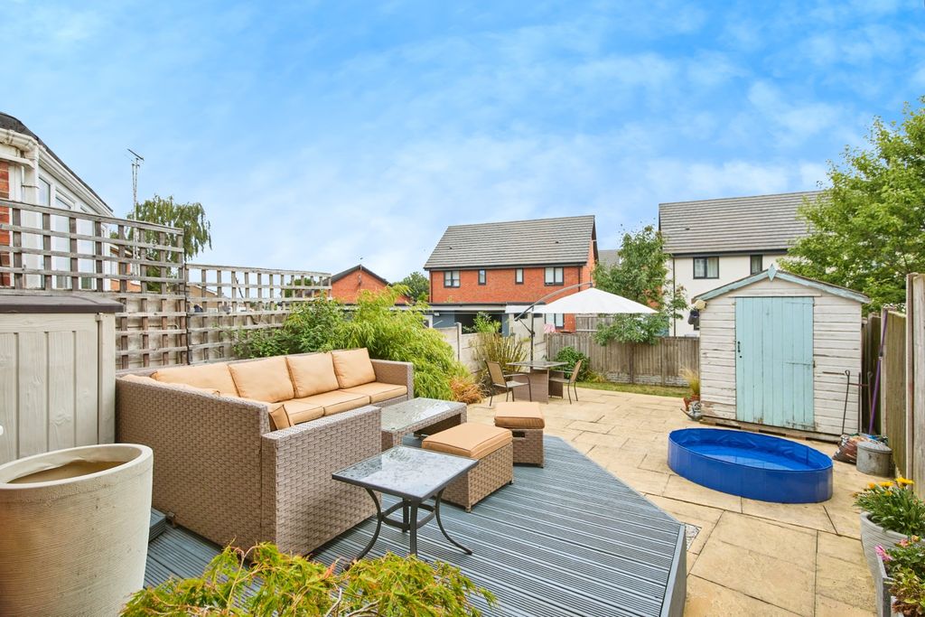 Additional image 5 of 4 bed semi-detached house for saleAbbot Close, Burton-On-Trent DE14