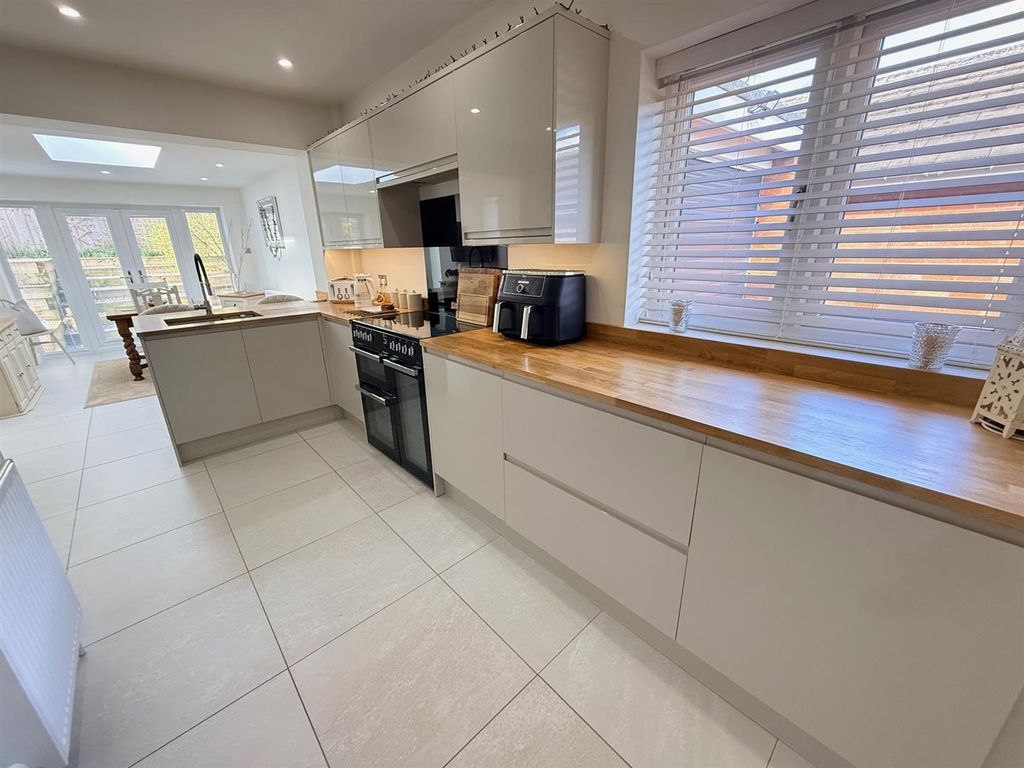Additional image 5 of 3 bed detached bungalow for saleLaburnum Close, Kinver, Stourbridge DY7