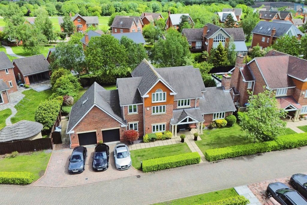 7 bed detached house for saleHampstead Drive, Weston, Crewe, Cheshire CW2