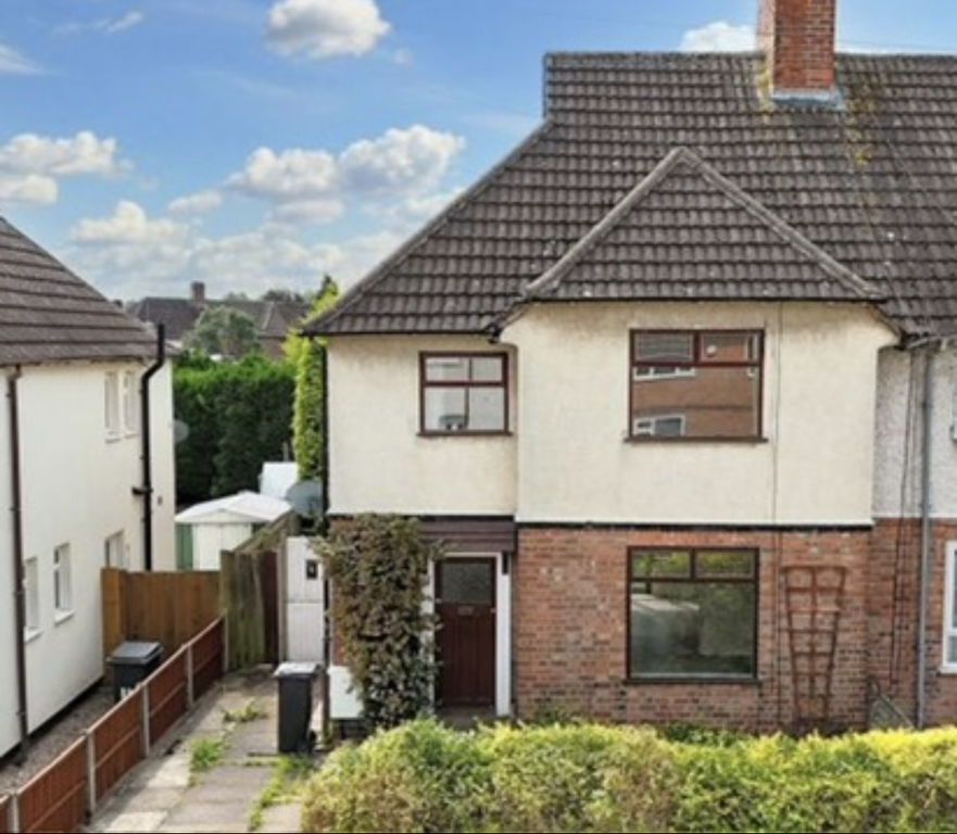 3 bed semi-detached house for saleWaltham Avenue, Leicester LE3