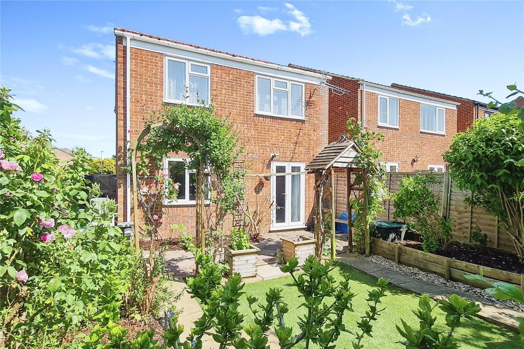 4 bed detached house for saleShepherds Mead, Dilton Marsh BA13 photo 5