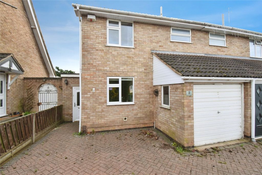 3 bed semi-detached house for saleMilton Close, Wigston, Leicestershire LE18
