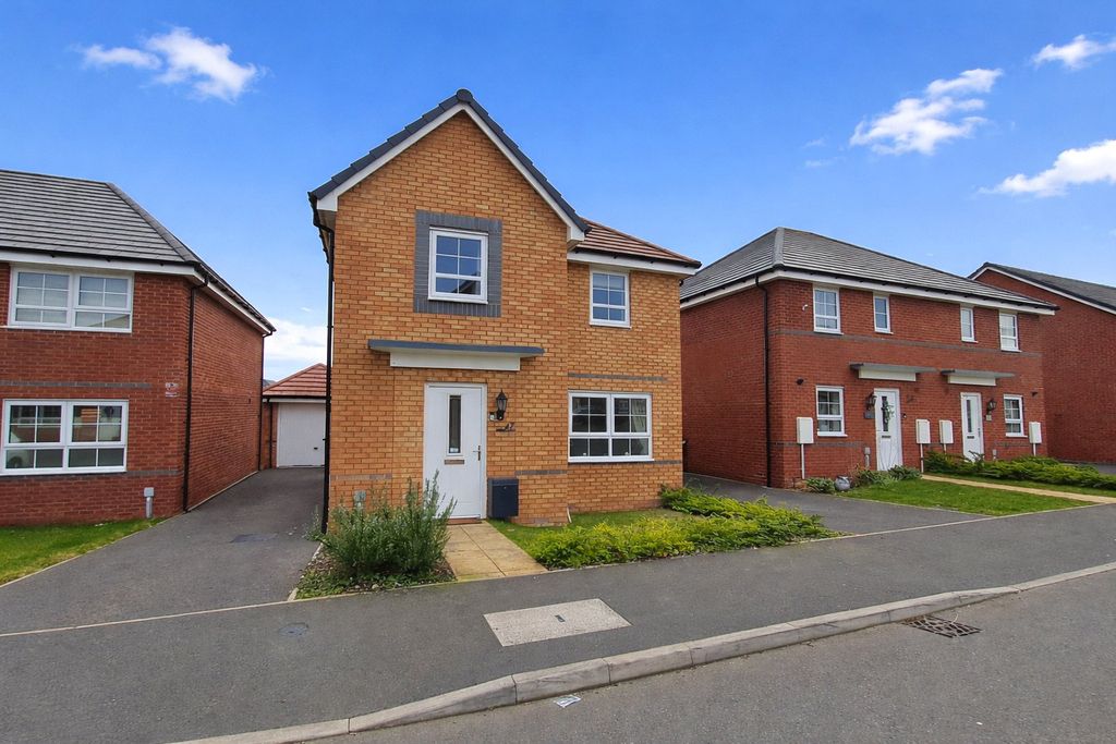4 bed detached house for saleDawes Way, Hednesford, Cannock WS12