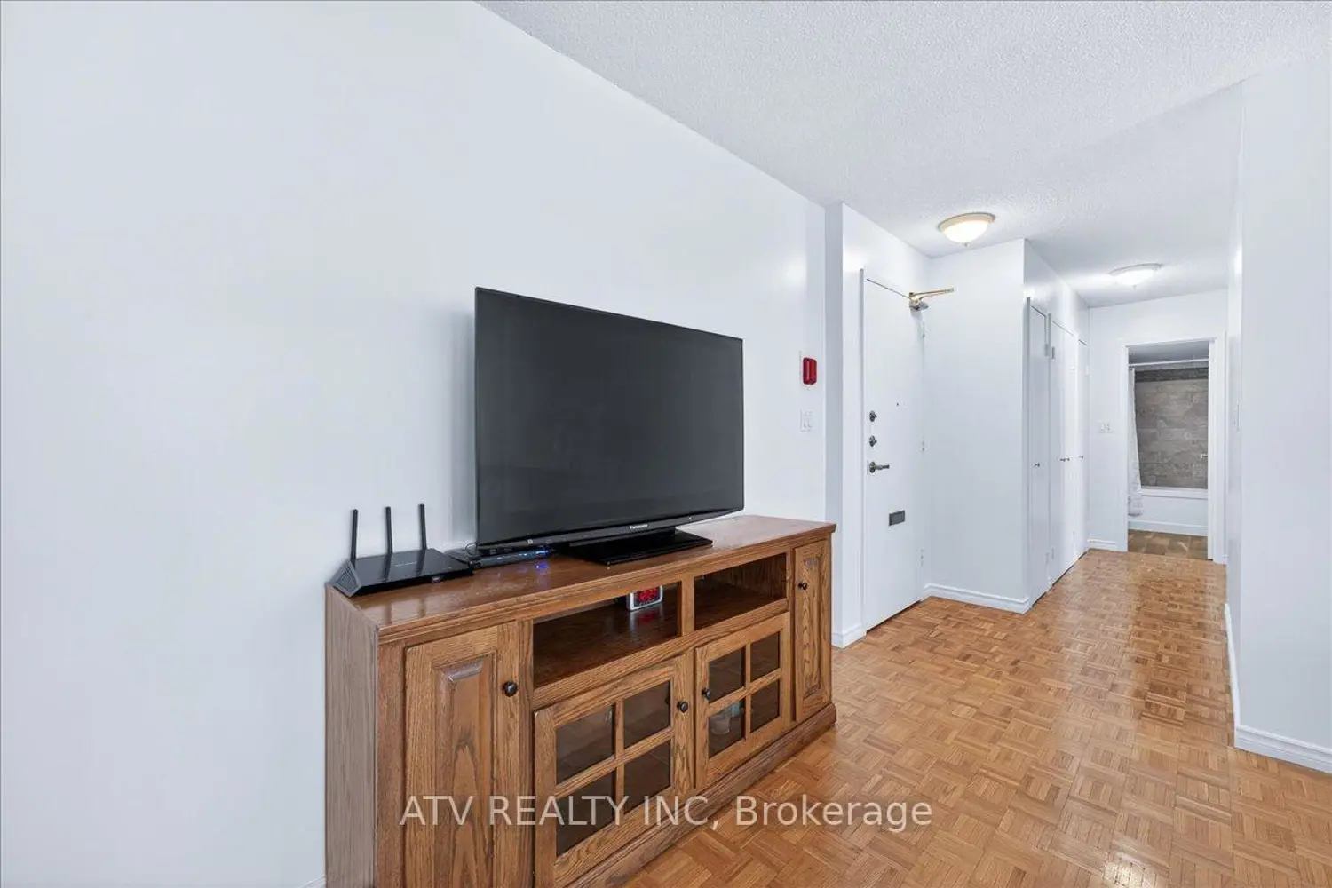 Additional image 8 of 151 La Rose Avenue 804