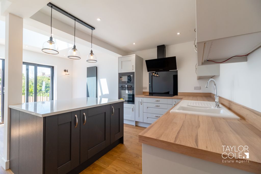 Additional image 6 of 4 bed semi-detached house for saleComberford Road, Tamworth B79