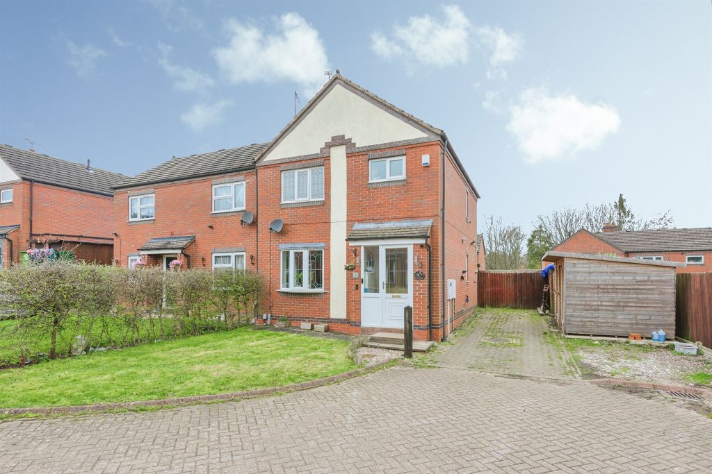 3 bed semi-detached house for saleGlovers Close, Atherstone CV9