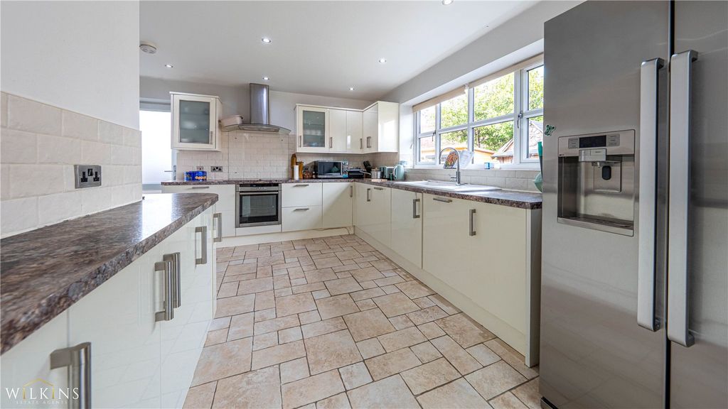 Additional image 9 of 4 bed semi-detached house for saleSuffolk Way, Tamworth, Staffordshire B78