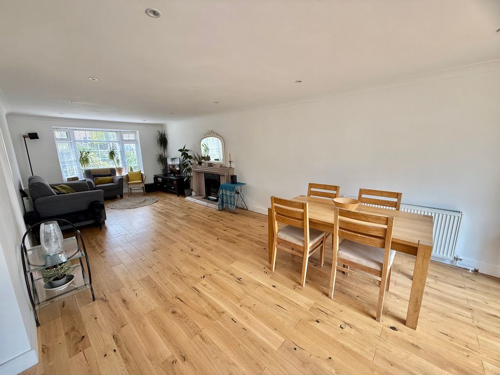 4 bed detached house for saleShepherds Mead, Dilton Marsh BA13 photo 5
