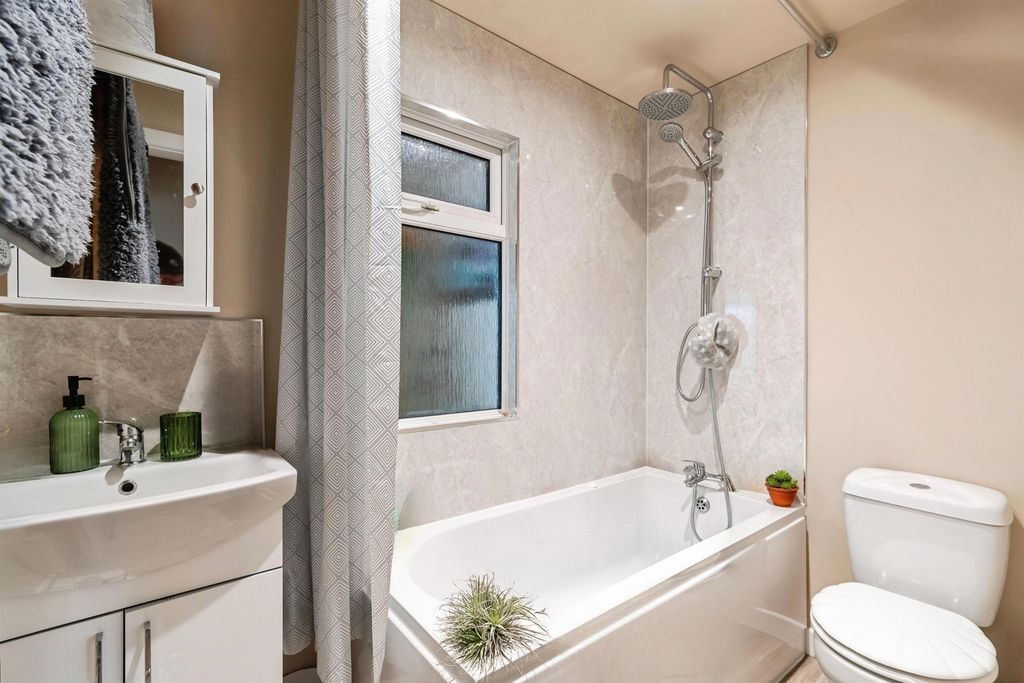 Additional image 8 of 2 bed mobile/park home for saleLycetts Orchard, Box, Corsham SN13
