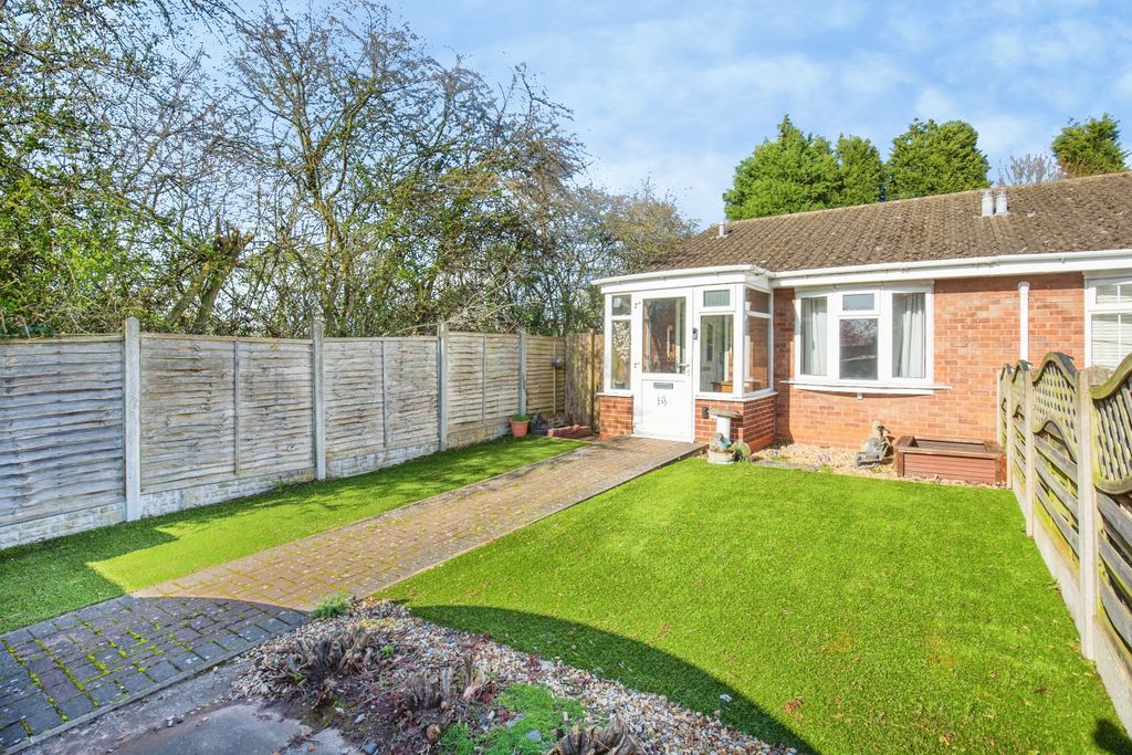 2 bed semi-detached bungalow for saleTorside, Wilnecote, Tamworth B77