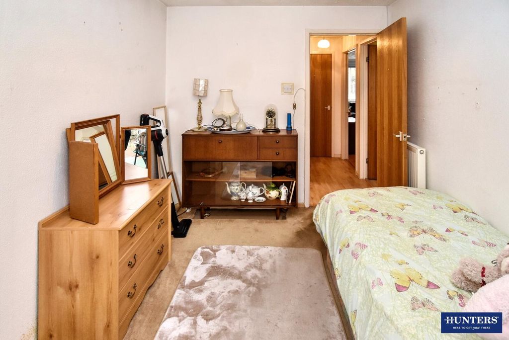 2 bed detached bungalow for salePoppy Close, Leicester LE2 photo 2