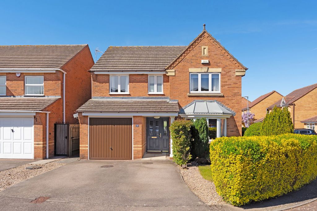 4 bed detached house for saleSummers Way, Market Harborough, Leicestershire LE16