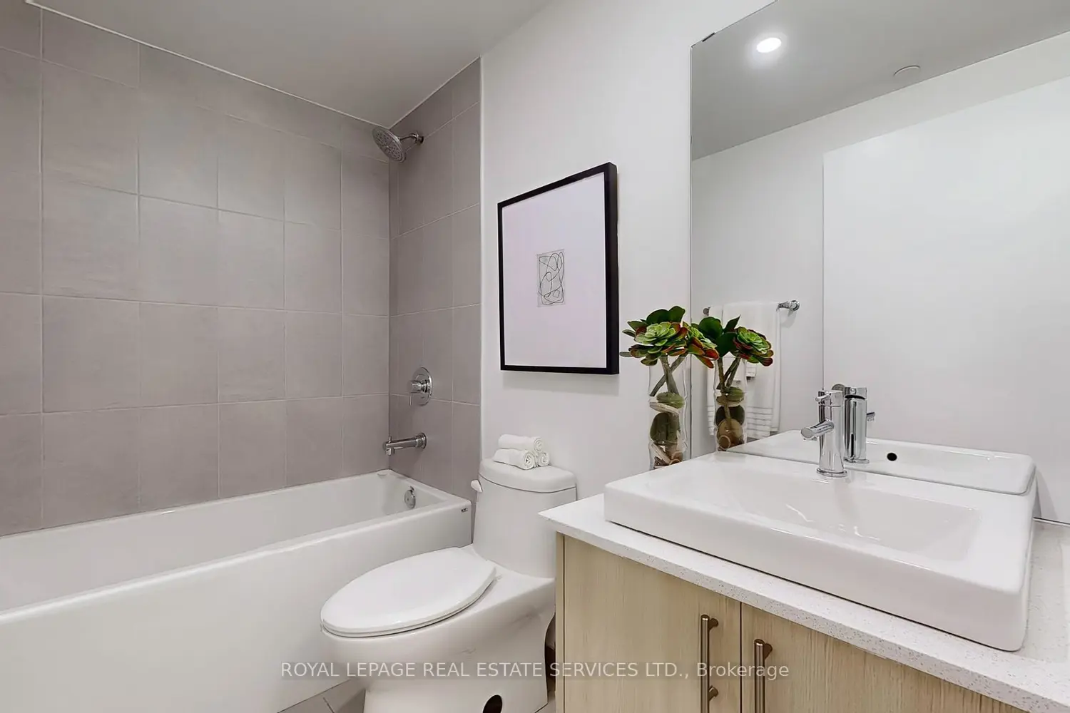 Additional image 12 of 1195 The Queensway 213
