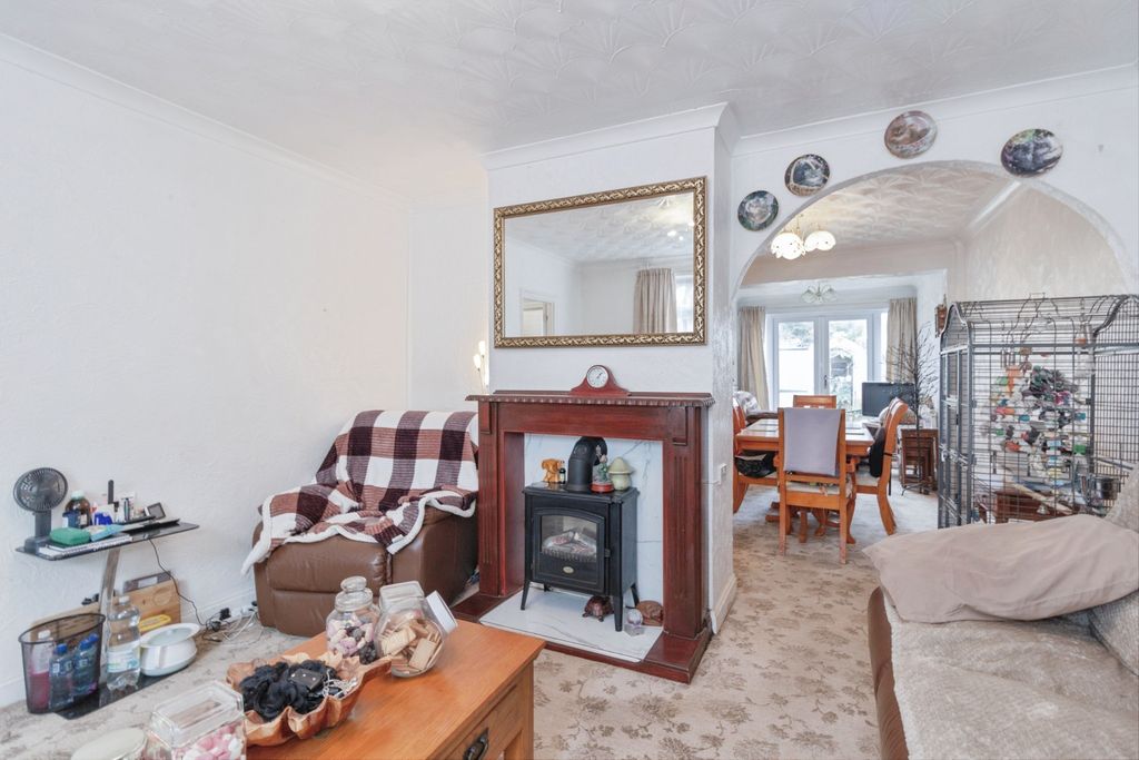 Additional image 6 of 3 bed semi-detached house for saleBeaumont Leys Lane, Leicester LE4