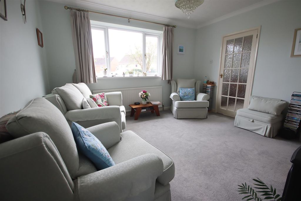 Additional image 3 of 5 bed semi-detached house for saleHardens Close, Chippenham SN15