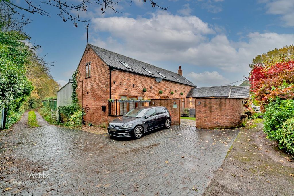 3 bed barn conversion for saleWatling Street, Cannock WS11