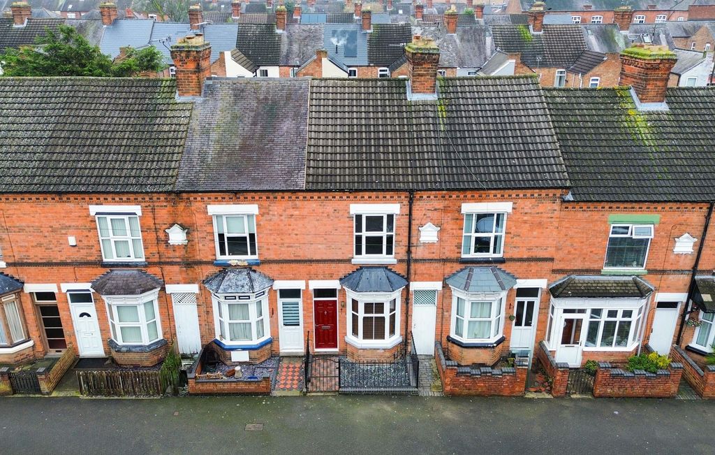 2 bed terraced house for saleClifford Street, South Wigston, Leicester LE18