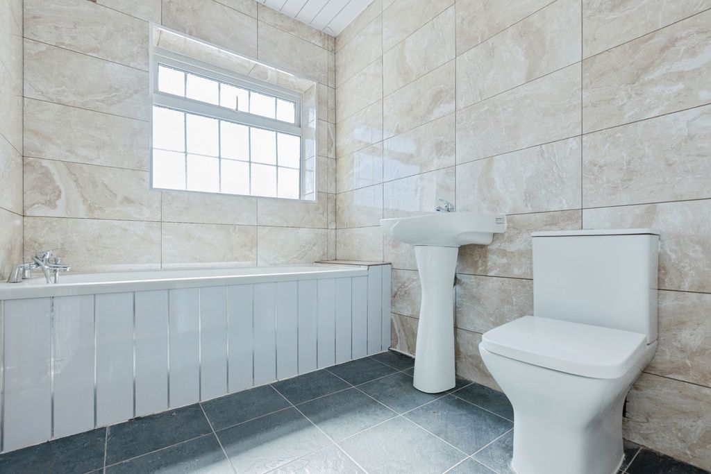 Additional image 8 of 7 bed detached house for saleSwithland Avenue, Leicester, Leicestershire LE4