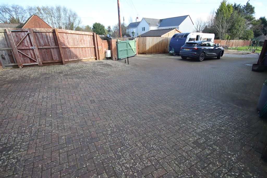 Additional image 26 of 4 bed detached house for saleThe Banks, Lyneham, Chippenham SN15