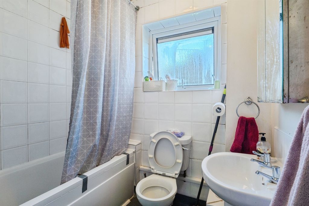 2 bed flat for saleThurcaston Road, Leicester LE4 photo 5