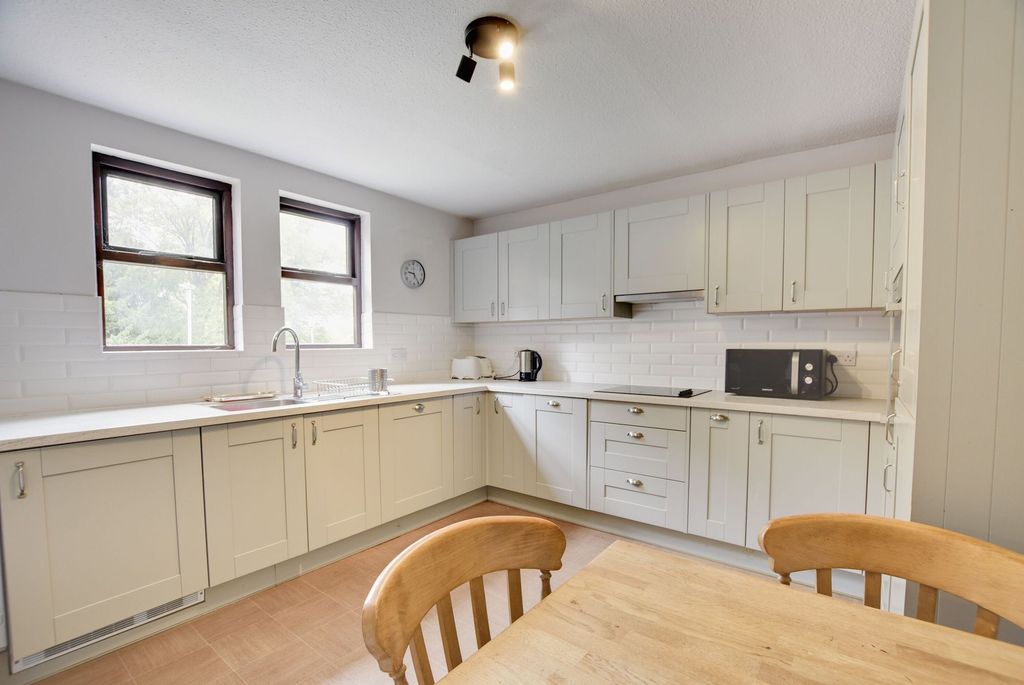 Additional image 7 of 2 bed flat for saleSt. Marys Road, Clarendon Park, Leicester LE2