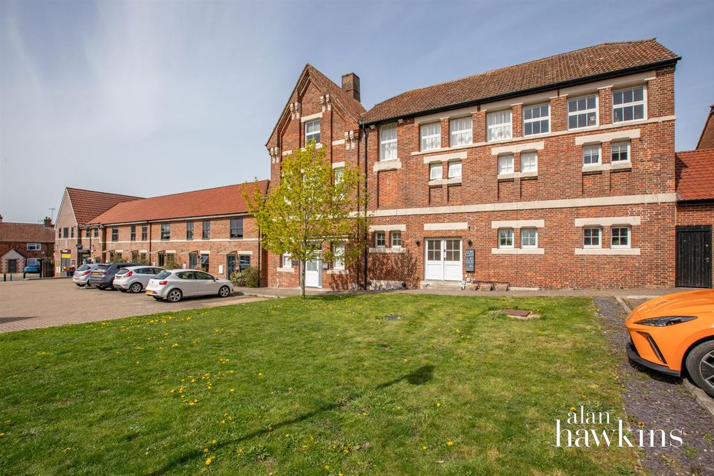 Additional image 19 of 2 bed flat for saleDaisy Brook, Royal Wootton Bassett SN4