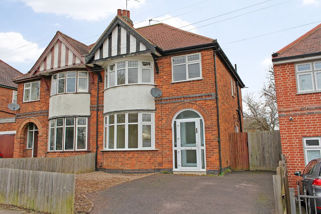 3 bed semi-detached house for saleGlenfield Road, Western Park, Leicester LE3