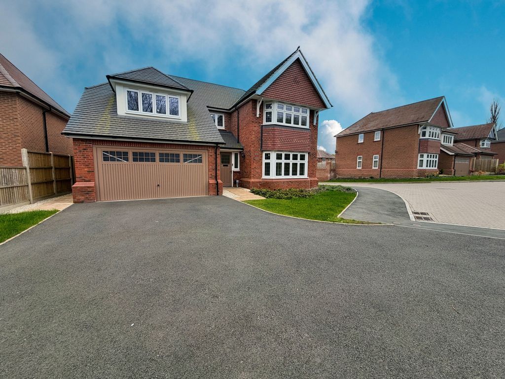 5 bed detached house for saleAdbaston Close, Tamworth B77
