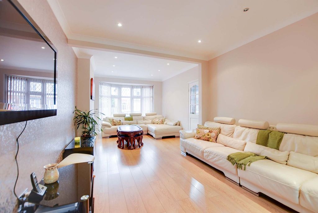 Additional image 2 of 3 bed semi-detached house for saleGainsborough Road, Knighton, Leicester LE2