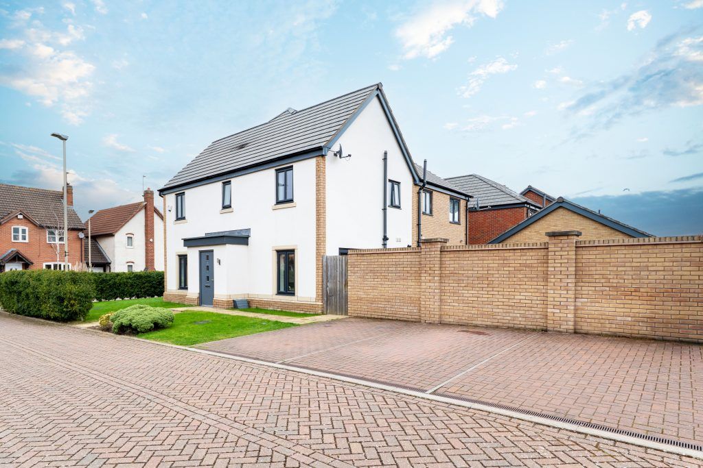 3 bed semi-detached house for saleGetliffe Road, Ashton Green, Leicester LE4