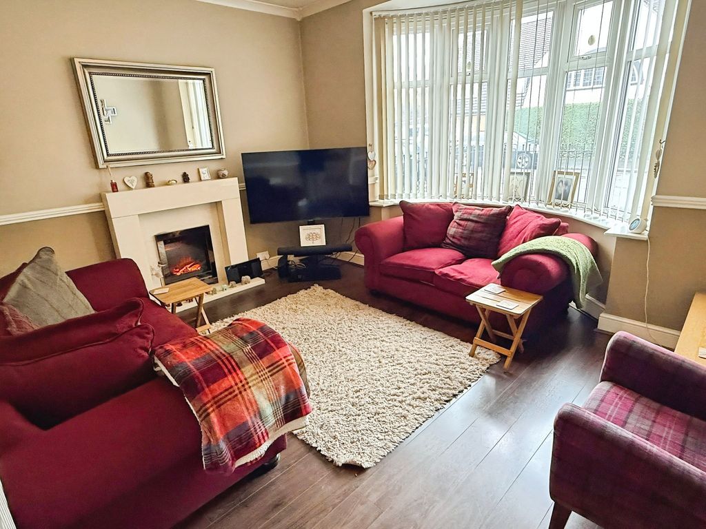4 bed detached house for salePeters Drive, Leicester LE5 photo 2