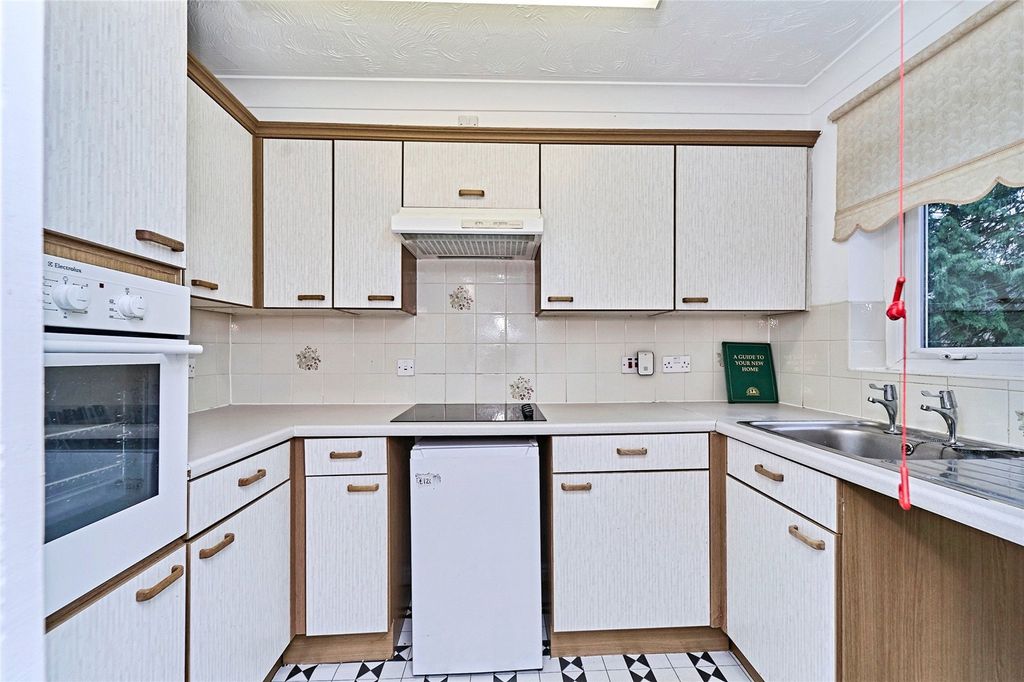 Additional image 3 of 2 bed flat for salePendene Court, Wolverhampton WV4