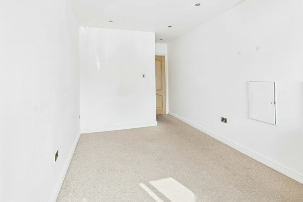 Additional image 13 of 4 bed semi-detached house for saleSuffolk Way, Fazeley, Tamworth B78