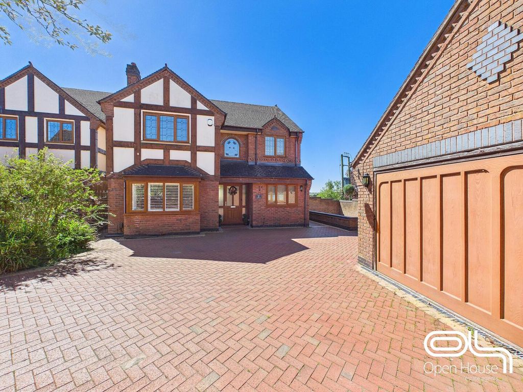 4 bed detached house for saleGrange Court, Hixon, Stafford ST18