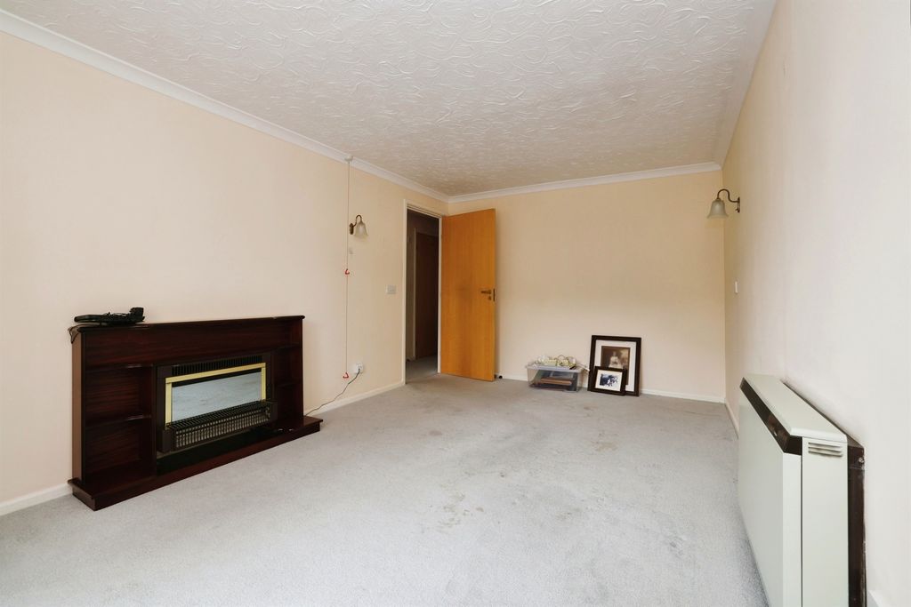 Additional image 3 of 2 bed flat for saleStratford Road, Salisbury SP1